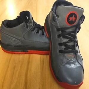 Jordan Olschool Low high tops 2016 gray black & red sz. 9